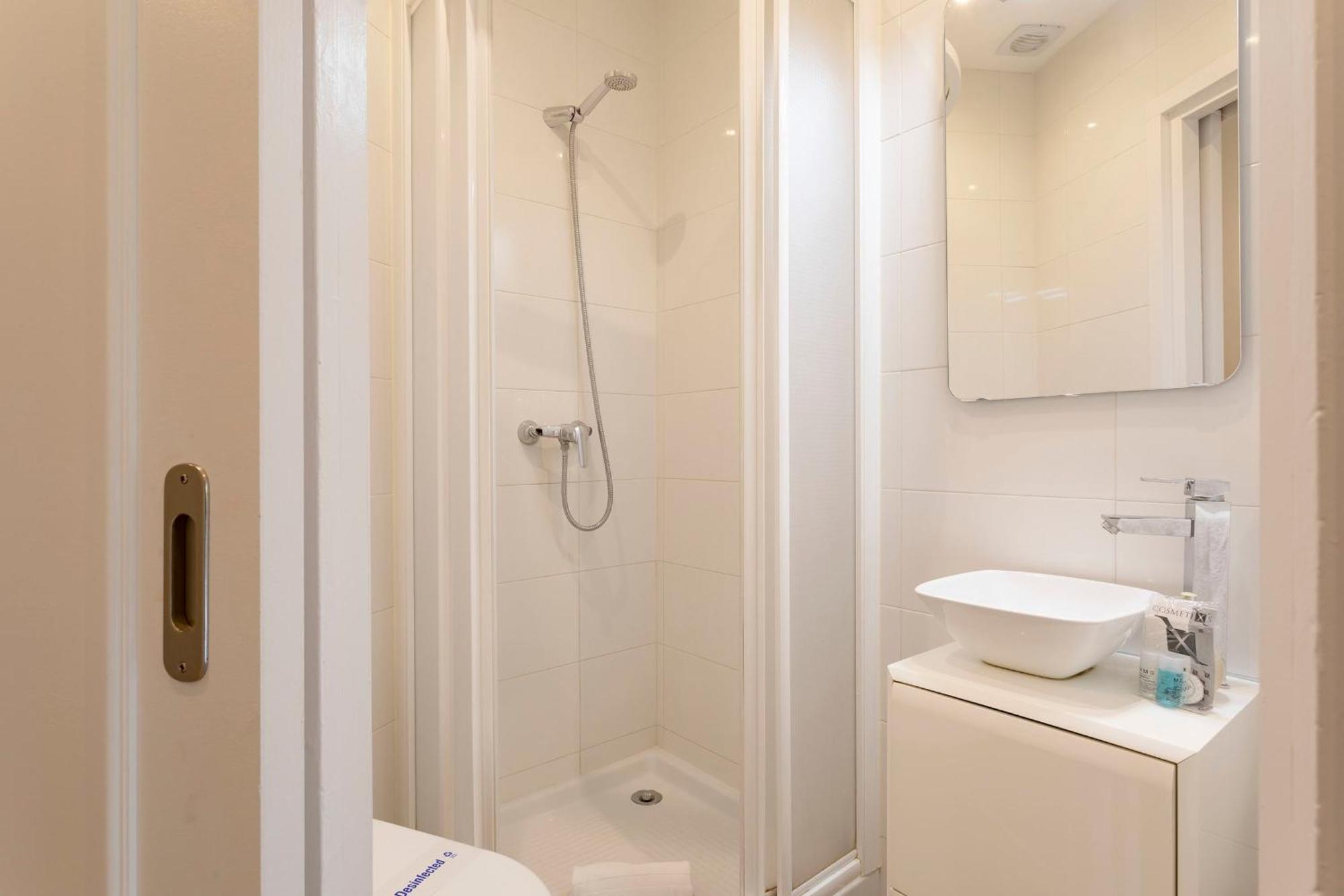 Cozy Apartment Near Fira Gran Via With Ac L'Hospitalet de Llobregat Dış mekan fotoğraf