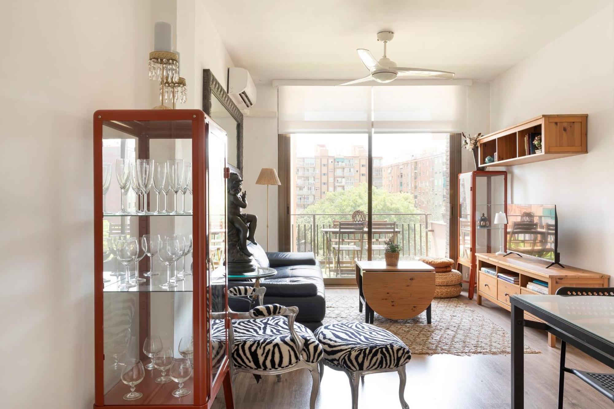 Cozy Apartment Near Fira Gran Via With Ac L'Hospitalet de Llobregat Dış mekan fotoğraf
