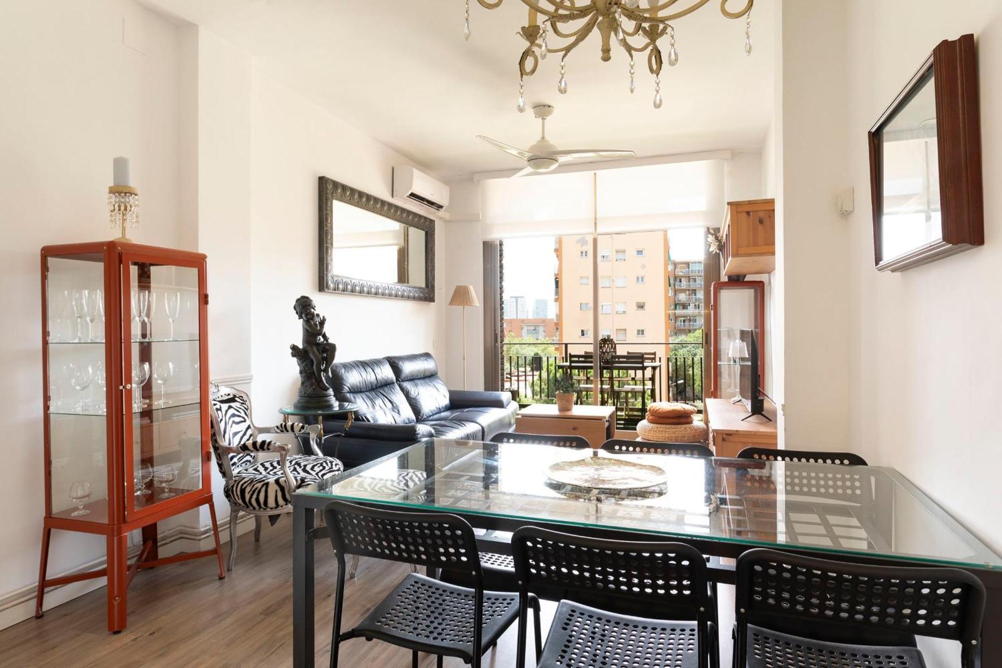 Cozy Apartment Near Fira Gran Via With Ac L'Hospitalet de Llobregat Dış mekan fotoğraf